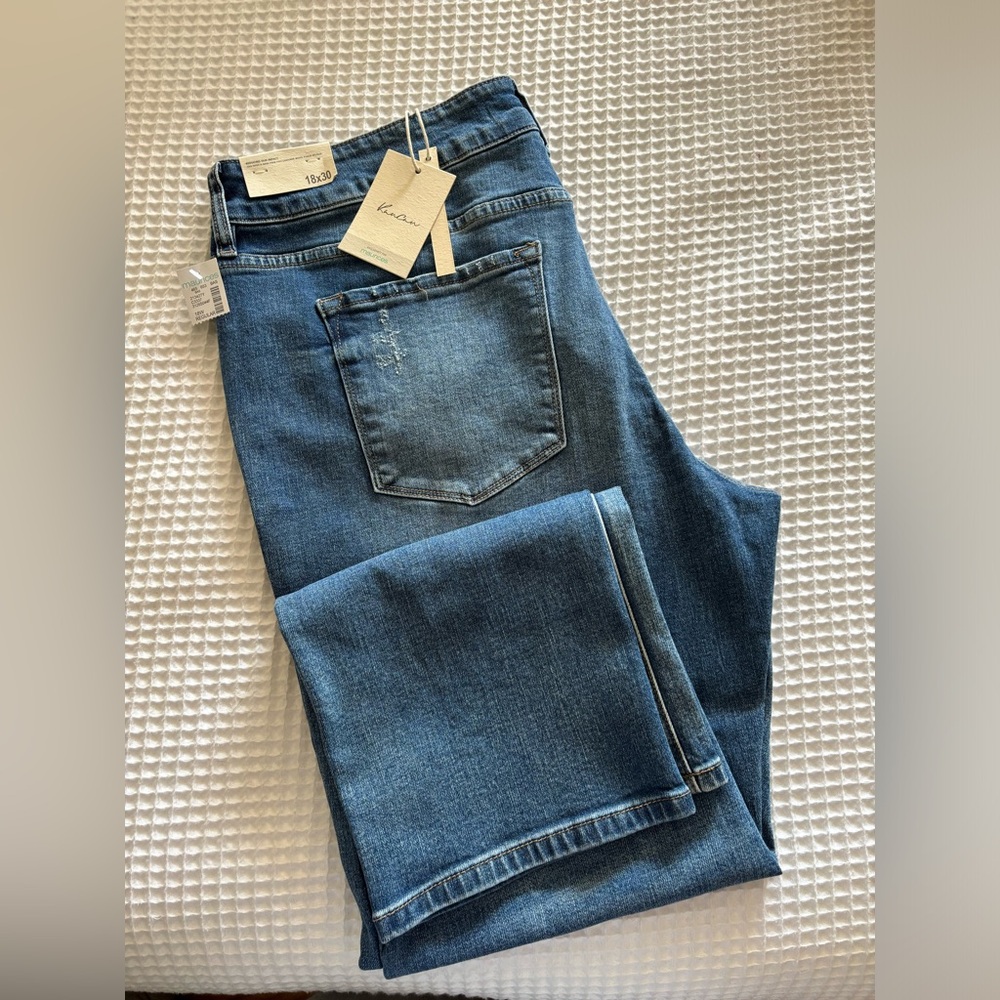 Maurice's Medium Wash Jeans with Button & Pockets